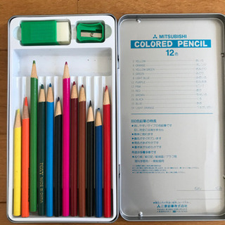 色鉛筆12色、消しゴムと鉛筆削り付き