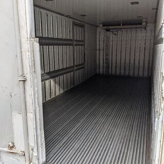 左右のサイドドア有りの4トン車の箱だけ8万円売り