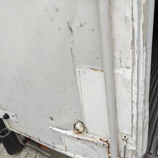 左右のサイドドア有りの4トン車の箱だけ8万円売り