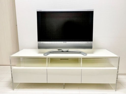 in The RoomテレビボードとSHARP32インチテレビ