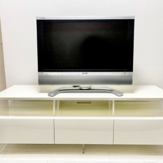 in The RoomテレビボードとSHARP32インチテレビ