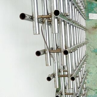 山口)下松市より　ワインボトルラック ワインボトルホルダー メタル 全長124×高さ128×厚み13cm　BIZHD08H 山口)下松市より ワインボトルラック ワインボトルホルダー メタル
