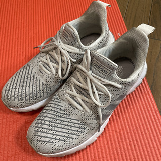 adidas メンズスニーカー　27.5