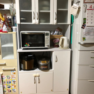 【4/11まで】食器棚　キッチンボード　ニトリ？　白　コンセント2穴