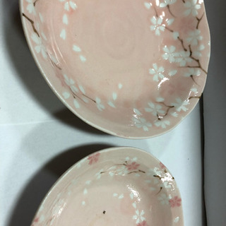 ピンクの桜柄の皿（２枚）
