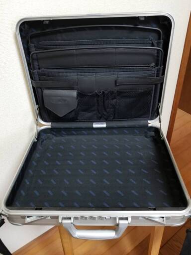 RIMOWA リモワ アタッシュケース トパーズ 2～3度使用