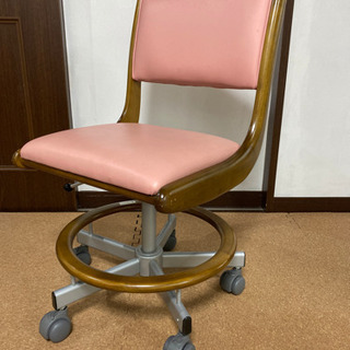 【ネット決済】カリモクの椅子　キャスターと高さ調整機能付き