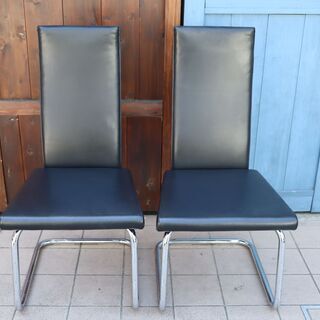 IDC OTSUKA(大塚家具)取り扱いのあるドイツのメーカーRonald Schmitt(ロナルドシュミット)のRST19 本革 ダイニングチェア 2脚セット。モダンなデザインのハイバックチェア。1