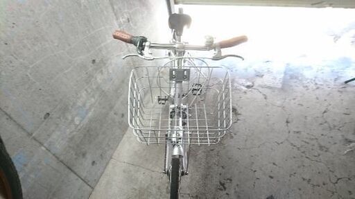 自転車 EASTBOY 外装6段変速 オートライト カゴ鍵付き タイヤ700×35C