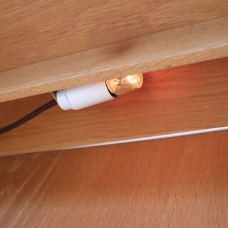 Karl Andersson社 Borge Mogensen(ボーエ・モーエンセン)デザイン オーク材ブックシェルフです。スッキリと北欧家具らしいブックケース。照明付なので店舗などにもおススメの本棚。