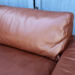 人気の無印良品(MUJI)のフェザーを使用した本革張り2.5シーター