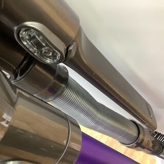 店頭販売のみ】Dysonのスタンド付きスティッククリーナー『V8 Fluffy 
