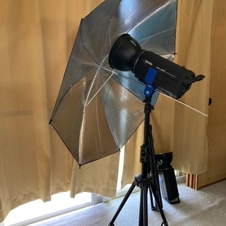 カメラ撮影用ストロボ　2セット（三脚、ライト、傘）