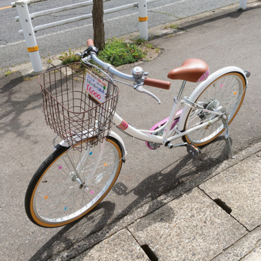 自転車☆女子向けデザイン☆22インチ☆変速ギア付き☆ホワイト×ピンク☆中古品
