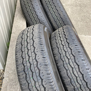  新車外し ハイエース タイヤ ホイール 4本 キャップ付き 195/80R15 21年製造