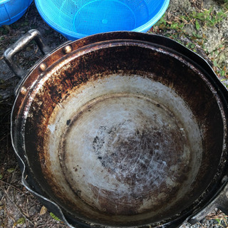 野外調理で使っていた鍋、ざるなど差し上げます。