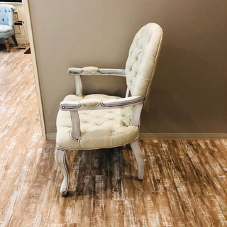 ネイルテーブルと椅子