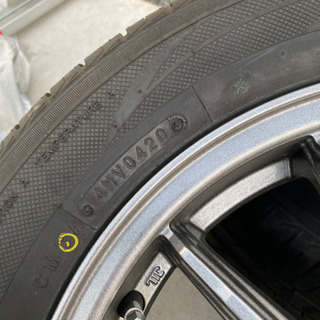 日産ノートに使用バリ山20年タイヤ