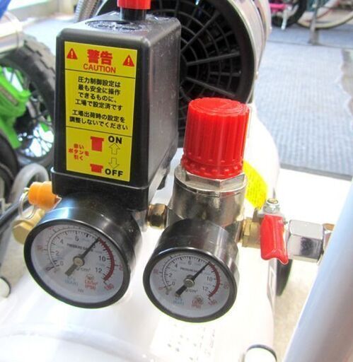 静音 エアコンプレッサー 30L 100V オイルレス 車輪付き TRTO-SC30L