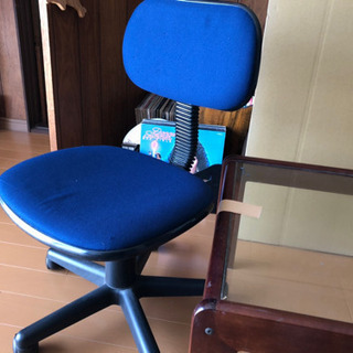 青の椅子