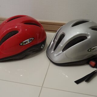 自転車ヘルメット　子供用　赤と銀の2個