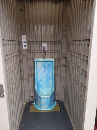 【事務所常設用などに最適】仮設トイレ(水洗式)、小便器です。