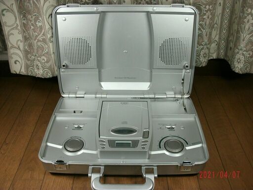 （取引決定）☆動作良好☆CEC AK801 アタッシュケース型アウトドア CD ・ラジオ プレイヤー