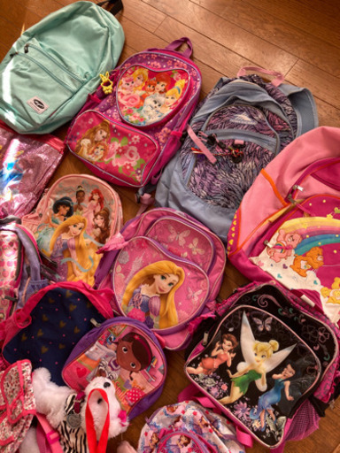 沖縄県の子供用品 ディズニープリンセスなど30点 大量リュックサック 