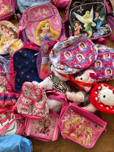 沖縄県の子供用品 ディズニープリンセスなど30点 大量リュックサック 