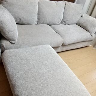 東京インテリアで購入した3人掛けソファーをお譲りします