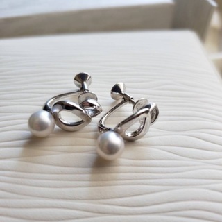 Mikimoto pearl earrings 
