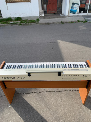 ローランド　F50 電子ピアノ　コンパクトタイプ