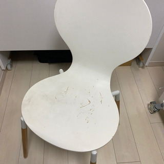 白い椅子 1