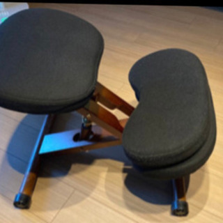 美品　木製「姿勢矯正」椅子　Wクッション