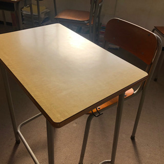 学校の机、椅子のセット