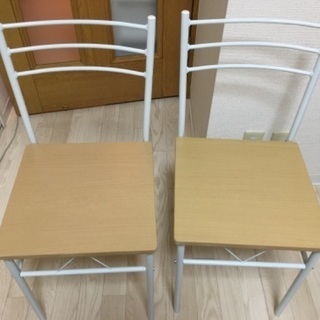椅子2脚とテーブル