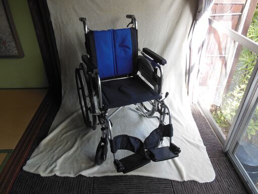 MiKi（ミキ）BALシリーズ自走式折りたたみ車椅子。ほとんど使用していない美品です、