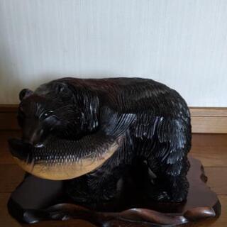 熊の置物(台座付き)　木彫り