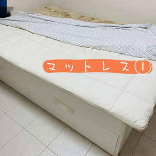 (美品)イケアダブルベッド　マットレス2つ付き