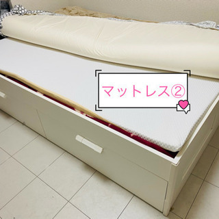 (美品)イケアダブルベッド　マットレス2つ付き