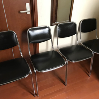 【ネット決済】椅子４脚と折り畳み椅子1脚