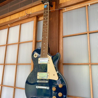 【ネット決済・配送可】エレキギター100円、弦と金具錆びてます。...