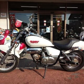 NO.3740　マグナ５０ （ＭＡＧＮＡ）　４サイクル　クラッチ付き４速ミッション　ホワイト／ブラックライン NO.3740 マグナ50 （MAGNA） 4サイクル クラッチ付き4速