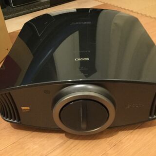 梅田：取りに来る方】SONYビデオプロジェクター＜100インチ画面も堪能