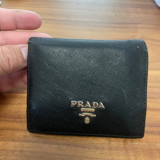PRADA 二つ折り財布中古値下げしました。