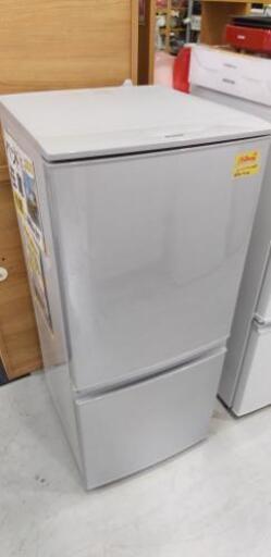 冷蔵庫☆シャープ SHARP SJ-D14B-B [冷蔵庫(137L・つけかえどっちもドア) 2ドア シルバー系]\n21004