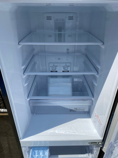 2018年製 三菱 146L 2ドア冷蔵庫（サファイヤブラック）【右開き