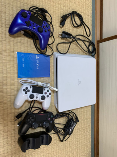 PS4本体、コントローラー、ソフトのセット 6840円