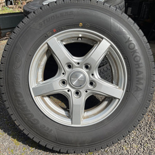スタッドレスタイヤ、ホイール付き売ります。