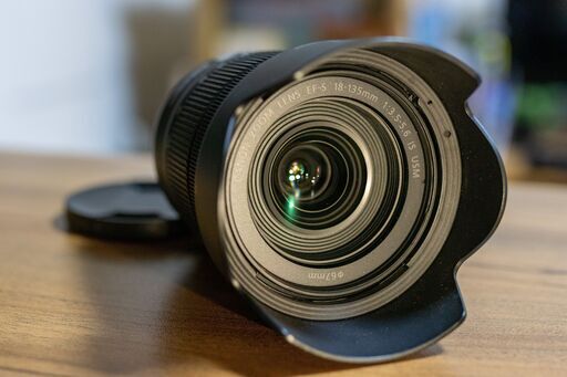 【美品】 CANON EF-S 18-135mm F3.5-5.6 IS USM